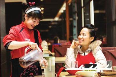 海底撈把餐飲行業(yè)帶“跑偏”了,服務(wù)真的就比產(chǎn)品重要嗎?