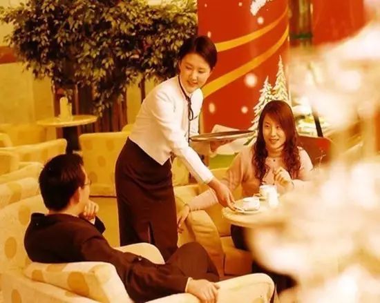 餐飲服務中的26個尷尬場景,優(yōu)秀服務員