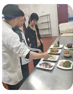 學員餐廳召開提升服務現(xiàn)場會